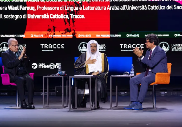 A partir de la plate-forme du plus grand forum européen de la jeunesse auquel participe environ un million de visiteurs, cheikh Alissa affirme que la liberté s'arrête aux lois des pays et à leurs valeurs sociétales.