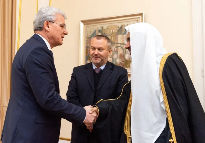 Le Président bosniaque organise à Sarajevo un déjeuner en l’honneur de Mohammad Alissa. Le Président bosniaque organise à Sarajevo un déjeuner en l’honneur de MohammadAlissa.