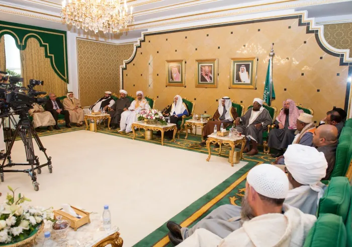   معالي الأمين ملتقياً اليوم ضيوف المهرجان الوطني للتراث والثقافة، ومتحدثاً : شعارنا (الإسلام للجميع)، وندفع (الإسلاموفوبيا) بالتي هي أحسن