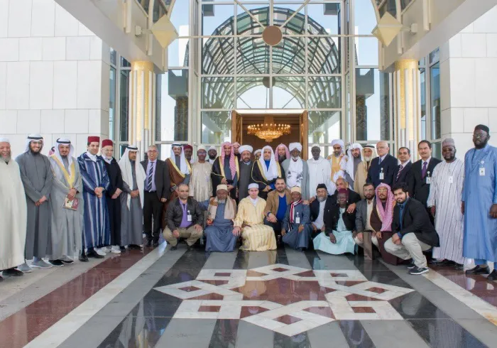 ‏معالي الأمين لضيوف الجنادرية من العلماء والمفكرين والأدباء : (خطابُ الحماسة المتشدد في طليعة المواد الأولية لصناعة التطرف)