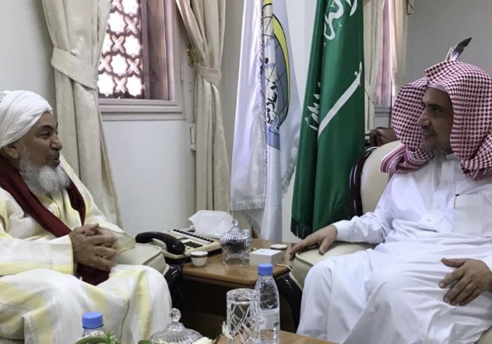 Le Secrétaire Général de la Ligue, le Dr. Mohamed Ibn AbdelKarim Al Issa a reçu dans son bureau de Makkah le Cheikh Abdoullah ben Bayyah