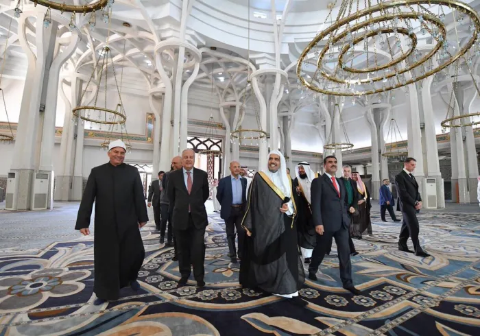 Le SG visite le Centre culturel islamique à Rome et s'informe de ses activités et programmes en remerciant le personnel