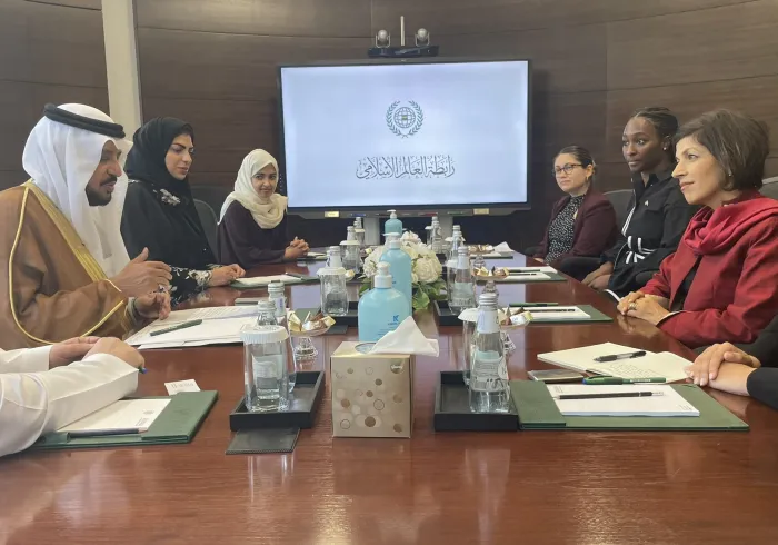 L'envoyée spéciale des États-Unis pour les femmes, et les droits de l’Homme en Afghanistan, Rina Amiri, a visité le bureau de LIM à Riyad