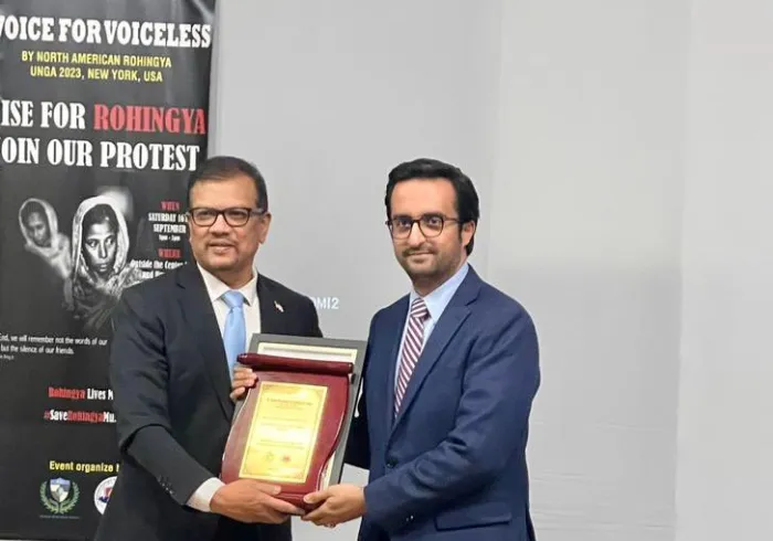 Dans le cadre d’une cérémonie de « l'Organisation de l'Union Arakan », le représentant international officiel de la cause Rohingya, et en marge de la réunion de l'Assemblée générale des Nations Unies à NewYork, l'organisation a décerné son prix international pour cette année à cheikh Mohammed Al-Issa.