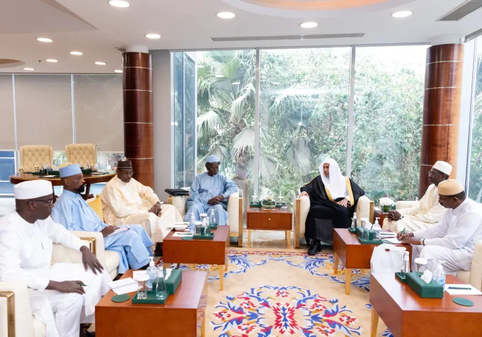  His Excellency Sheikh Dr. Mohammed Alissa , Secretary-General of the MWL and Chairman of the Organization of Muslim Scholars, met with a delegation from the Republic of Chad