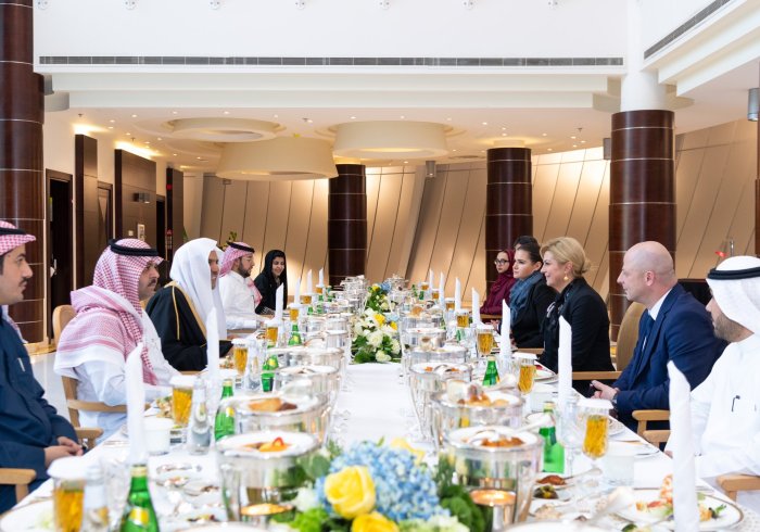 استقبل معالي الأمين العام، رئيس هيئة علماء المسلمين، فضيلة الشيخ د.محمد العيسى‬⁩، في مكتبه بالرياض، فخامة رئيسة كرواتيا السابقة والناشطة في مجال السلام العالمي السيدة كوليندا غرابار
