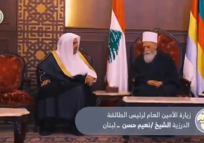 The leader of the Druze sect receiving in Beirut the MWL's SG