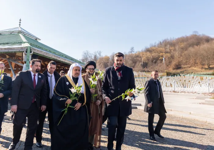 « Nous sommes dans l’obligation de protéger la mémoire et la vérité du génocide de Srebrenica et les atrocités de masse commises contre les bosniaques non seulement parmi les musulmans du monde entier, mais pour l’ensemble de l’humanité. » Mohammad Alissa