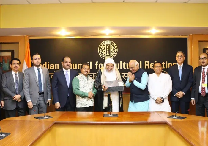 His Excellency Sheikh Dr.Mohammad Al-Issa, Secretary-General of the MWL, Chairman of the Organization of Muslim Scholars, met earlier today in New Delhi with the President of the Indian Council for Cultural Relations, Dr. Vinay Sahasrabuddhe