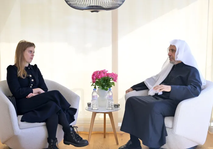 استقبلَ معالي الأمين العام، رئيس هيئة علماء المسلمين، فضيلة الشيخ د.⁧‫محمد العيسى‬⁩‬⁩، في مقر إقامته، صاحبةَ السمو الملكيّ البريطانية، الأميرة بياتريس أميرة يورك