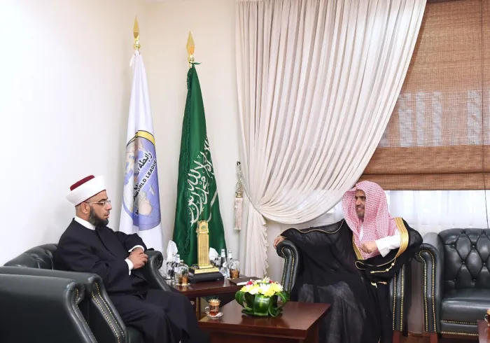 Son Excellence le SG reçoit à son bureau à Riyadh son Eminence le Cheikh Naji Allouche un savant du Liban