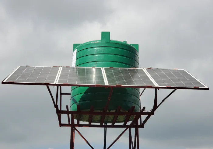 Respetuoso con el medio ambiente y al servicio de miles de beneficiarios: La Ligadel MundoIslamico lanza un nuevo proyecto de suministro de agua alimentado por energía solar en la República de Malaui.