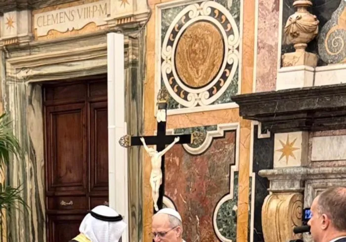 His Excellency Dr. Abdulaziz Sarhan, Advisor and Coordinating Commissioner of the MWL to the Vatican, met with His Holiness Pope Leo XIV at the Vatican headquarters. 