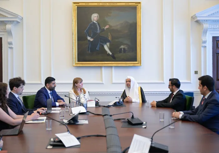 La viceprimera ministra del Reino Unido, la Sra. Angela Rayner, se reunió con el Sheij Mohammed Al-Issa