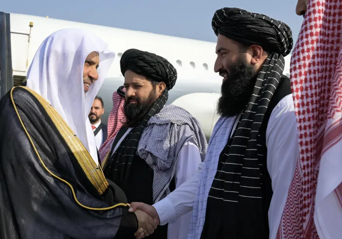 el Secretario general, Presidente de la Comisión de Ulemas, el Sheij Mohammed Al-Issa, llegó a la capital afgana, Kabul, para una visita oficial durante la cual se reunirá con altos dirigentes gubernamentales y ulemas.