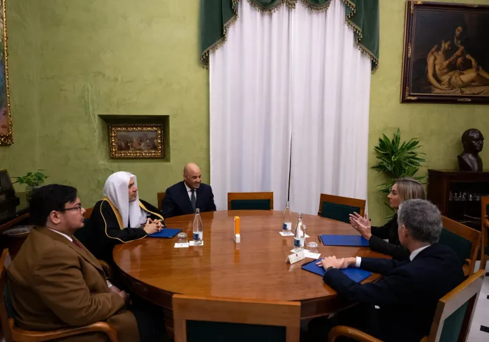 el Sheij Mohammed Alissa se reunió con, la señora María Francisca Carazo Villalonga