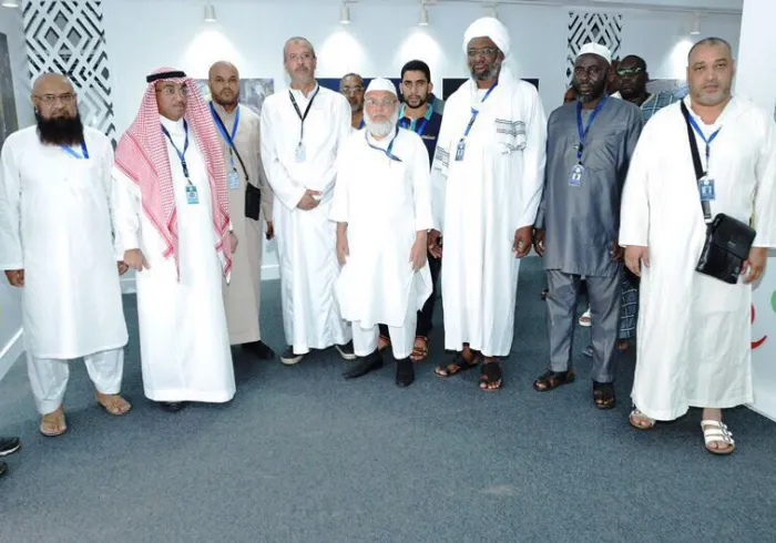 Les invités de la Ligue visitant le camp de la fondation "Misk" à Mina