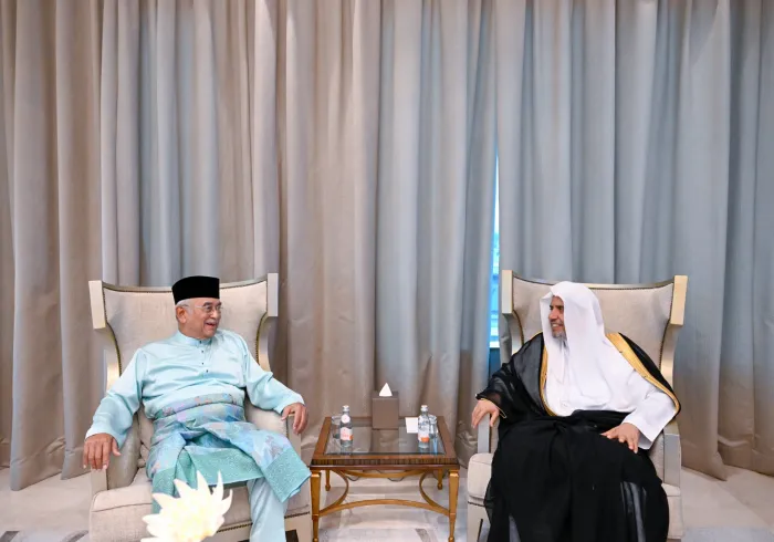 At his residence in Kuala Lumpur, H.E. Sheikh Dr. Mohammed Al-Issa, Secretary-General of the MWL, received Tun Seri Dr. Haji Mohd Ali bin Mohd Rustam, Governor of Malacca