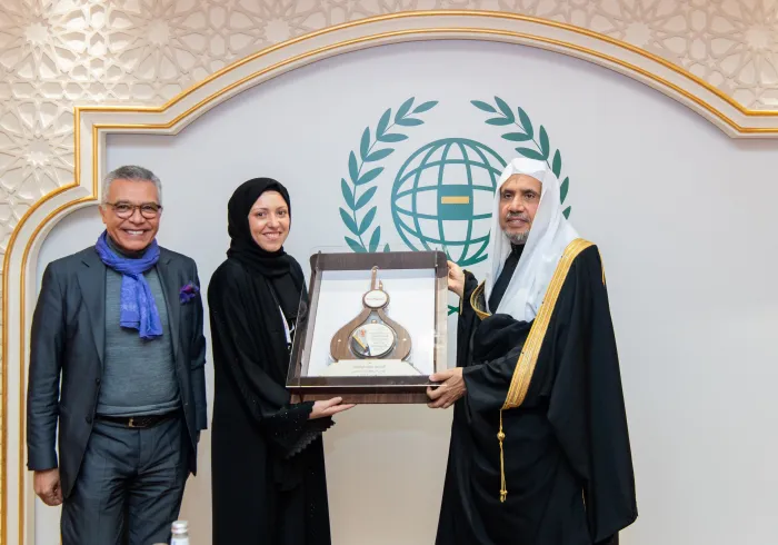 ظهر دیروز جناب دبیر کل، و رئیس انجمن علمای مسلمان، آقای دکتر شیخ محمد العیسی در مقر سازمان همبستگی در مکه مکرمه با اعضای هیئت دانشجویی اقلیت های مسلمان در دانشگاه های اروپا دیدار نمود
