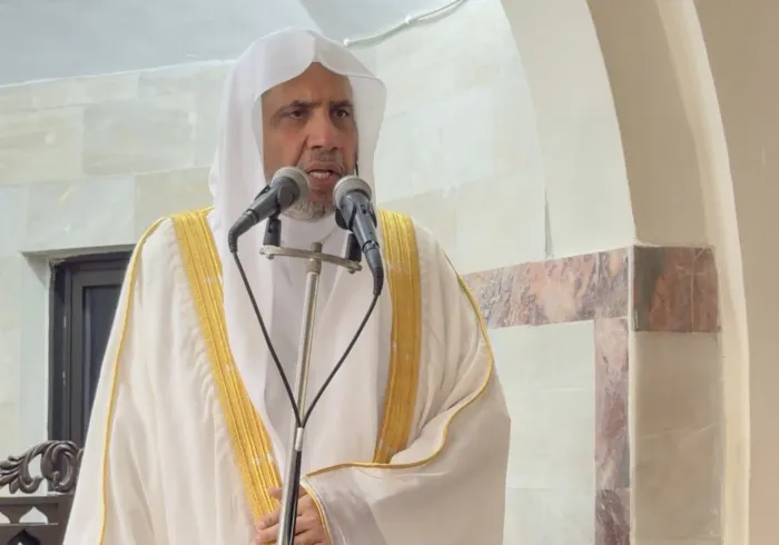 معالي أمين عام رابطة العالم الإسلامي، رئيس هيئة علماء المسلمين، فضيلة الشيخ د.⁧‫ محمد العيسى‬⁩ ‬⁩، يخطُب اليوم في جامع الصّلاح بالعاصمة الباكستانية "إسلام آباد"، ويؤمُّ المُصَلّين