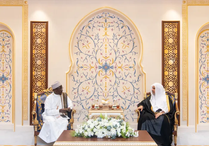 En la sede de la LMI en La Meca, el Sheij Mohammed Al-Issa , Secretario General y Presidente de la Comisión de Ulemas Musulmanes