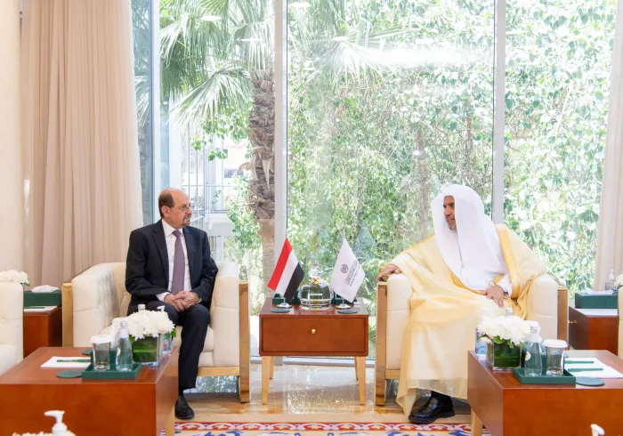 El Sheij Mohammed Alissa, Secretario General de la LMI, se reunió con el Sr. Shaya Mohsen Zindani, Ministro de Asuntos Exteriores de Yemen. Durante la reunión, discutieron varios temas de interés común.