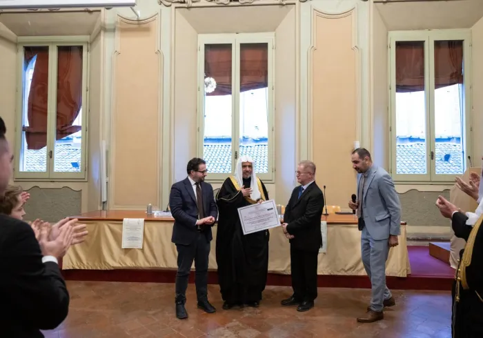 cheikh Mohammed Al-Issa reçu la bourse honorifique supérieure postdoctorale en droit de l’Université publique de Bologne, en Italie, en reconnaissance de ses efforts pour la réalisation des objectifs de la Charte des Nations Unies