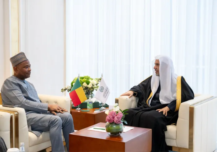 جناب دبیرکل، و رئیس انجمن علمای مسلمین، آقای دکتر شیخ محمد العیسی در دفتر خود در ریاض میزبان جناب سفیر جمهوری بنین در عربستان سعودی
