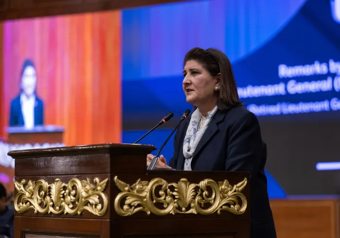 La générale Nigar Johar Khan, première femme pakistanaise à atteindre le grade de lieutenant générale dans l’armée pakistanaise, lors de la conférence de la Ligue islamique mondiale : EducationDesFilles dans les sociétés musulmanes, depuis la capitale pakistanaise, Islamabad :