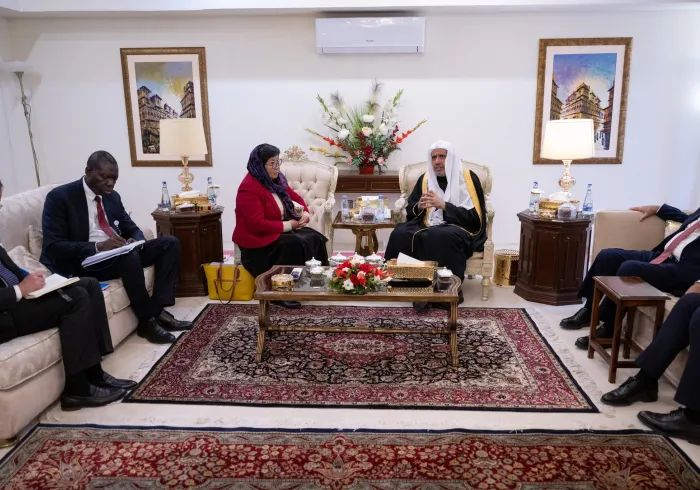  cheikh Mohammed Al-Issa a accueilli, à sa résidence dans la capitale pakistanaise Islamabad, la mission des Nations Unies en Afghanistan, dirigée par la représentante spéciale des Nations Unies, Mme Rosa Otounbayeva.