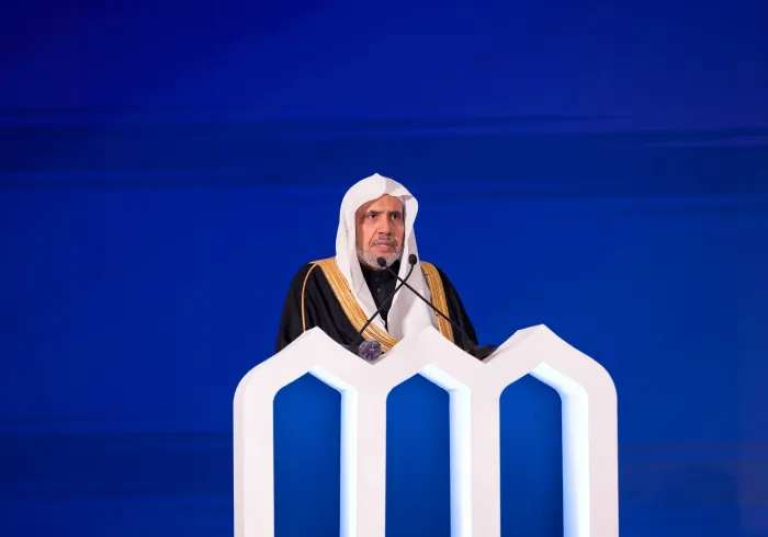 El Secretario General, Presidente de la Comisión de Ulemas, Sheij Mohammed Al-Issa , durante la ceremonia de apertura de la conferencia ConstruyendoPuentesEntreLasEscuelas .