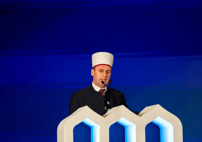 El Gran Imán, Presidente del Comité de sabios y Muftí general de la República de Albania, Sheij Bujar Spahiu, durante la inauguración de la segunda edición de la conferencia ConstruyendoPuentesEntreLasEscuelas