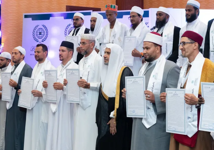 Ijazah Al-Qur'an dengan sanad yang bersambung hingga Nabi kita yang mulia SAW, merupakan kehormatan agung yang dibanggakan oleh Liga Muslim Dunia