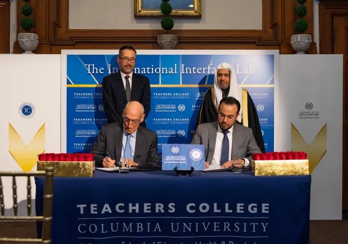 Liga Dunia Muslim menandatangani perjanjian kemitraan dan meluncurkan “Laboratorium Agama Internasional” dengan Universitas Columbia di New York