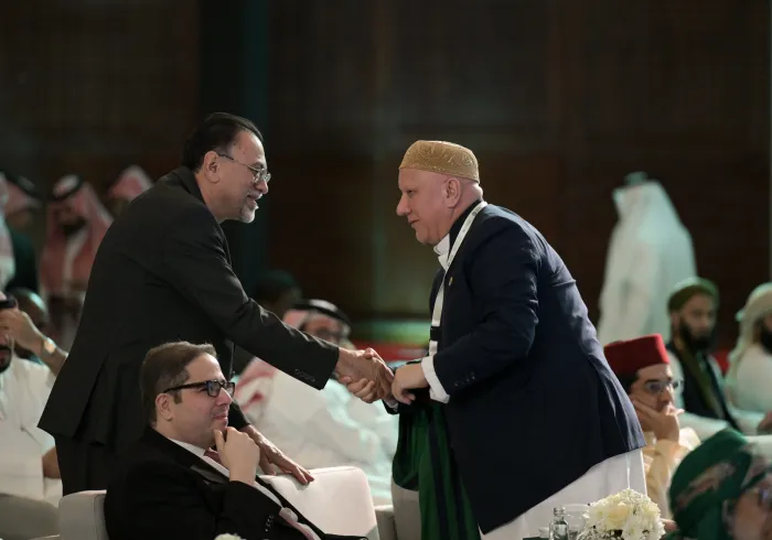 Au service de la communauté musulmane dans l’ensemble de ses affaires religieuses, grâce à un dispositif numérique reposant sur une référence juridique internationale unifiée et sur l’approbation jurisprudentielle de son concept par le Conseil de jurispru