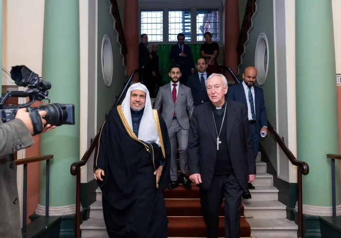 التقى معالي الأمين العام رئيس هيئة علماء المسلمين فضيلة الشيخ د.⁧‫محمد العيسى‬⁩ في لندن، نيافةَ رئيس أساقفة وستمنستر الكاردينال فنسنت كولينز