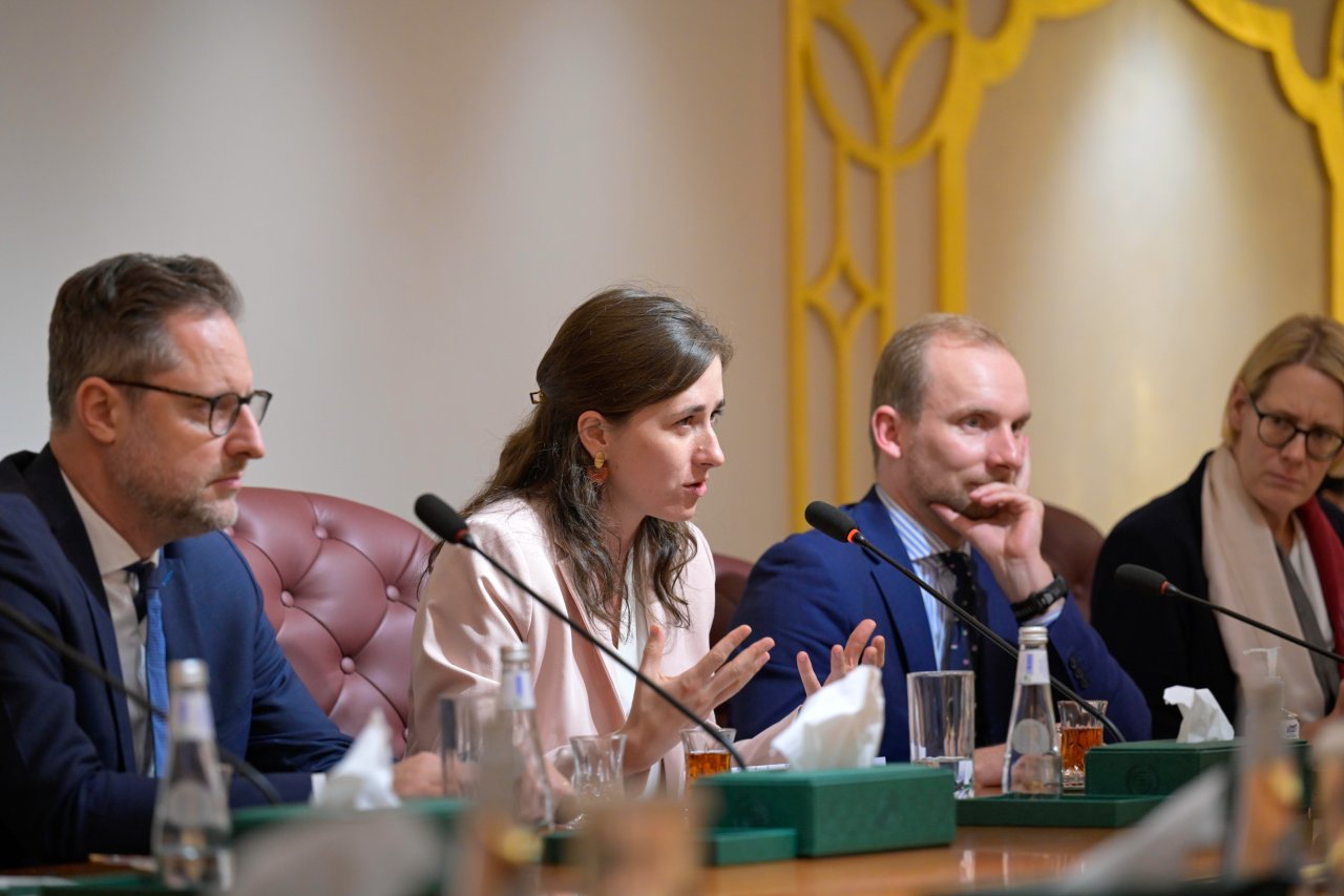 رابطہ عالم اسلامی کے سیکرٹری جنرل  کی جرمنی کی مختلف تحقیقی وفکری مراکز سے تعلق رکھنے والے  فکری رہنماؤں کے وفد سے ملاقات