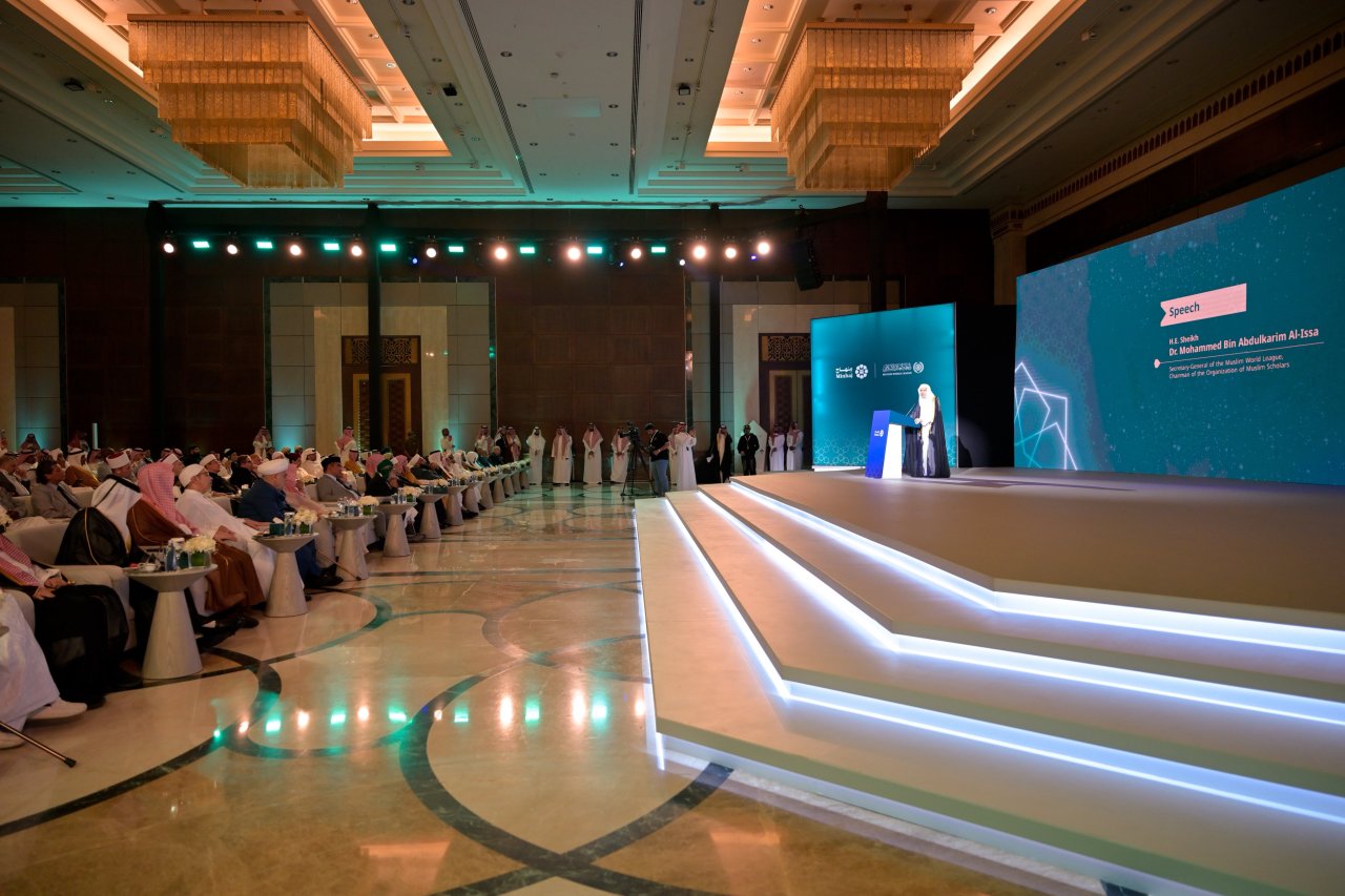 هُنا، حيث فُتِحَتْ صفحةٌ جديدةٌ من الموثوقيّة الشرعيّة في الفضاء الرقمي الإسلامي؛ انطلاقةُ تطبيق &quot;مِنهاج&quot;: