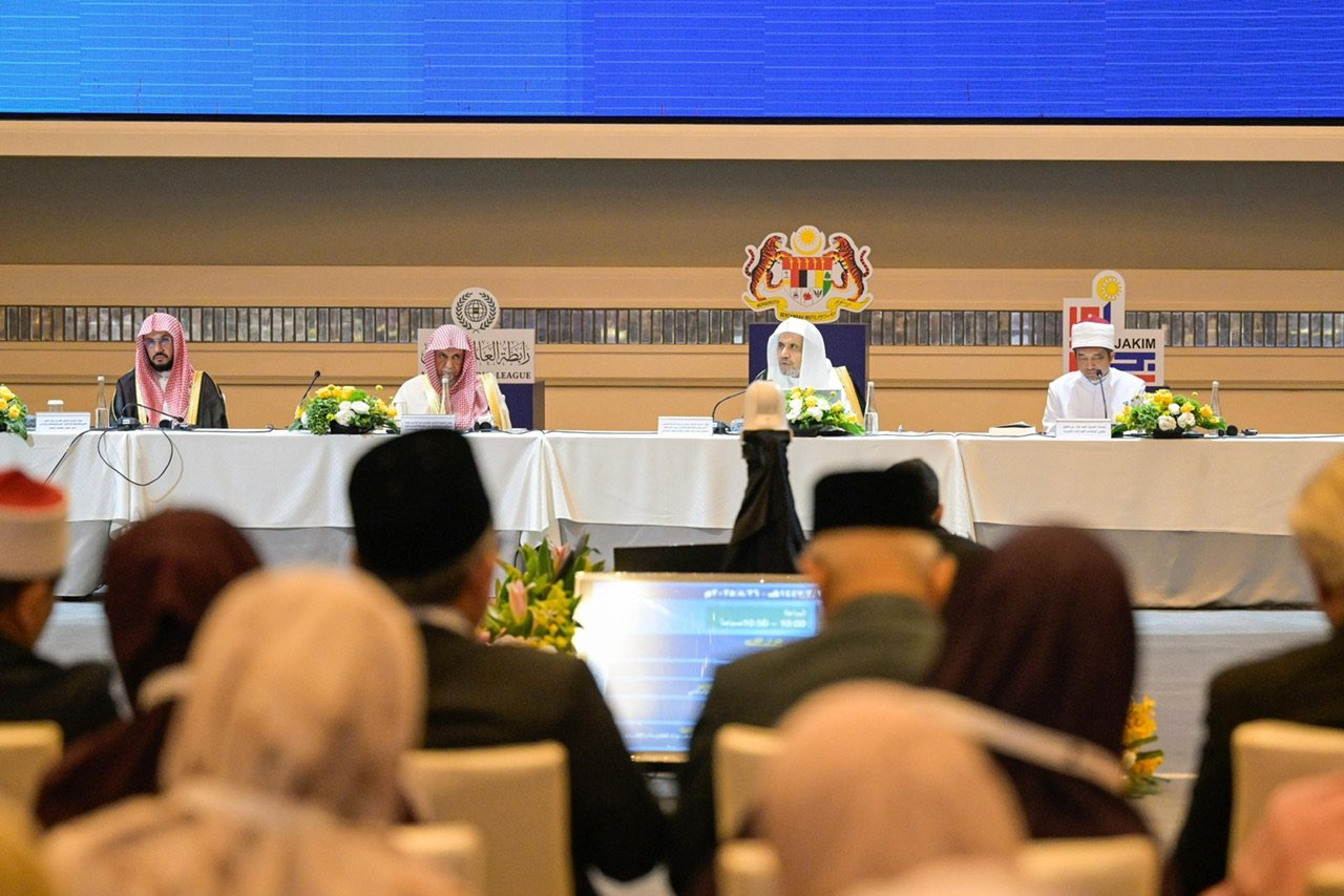 As part of the First Forum for Fiqh Scholars: “Teaching Islamic Fiqh and Cultivating the Faqih: Guiding Principles and Frameworks,” prominent fiqh scholars of the Ummah convene in Malaysia under the umbrella of the Islamic Fiqh Council, affiliated with the Muslim World League. As part of the First Forum for Fiqh Scholars: “Teaching Islamic Fiqh and Cultivating the Faqih: Guiding Principles and Frameworks,” prominent fiqh scholars of the Ummah convene in Malaysia under the umbrella of the Islamic Fiqh Council, affiliated with the Muslim World League.