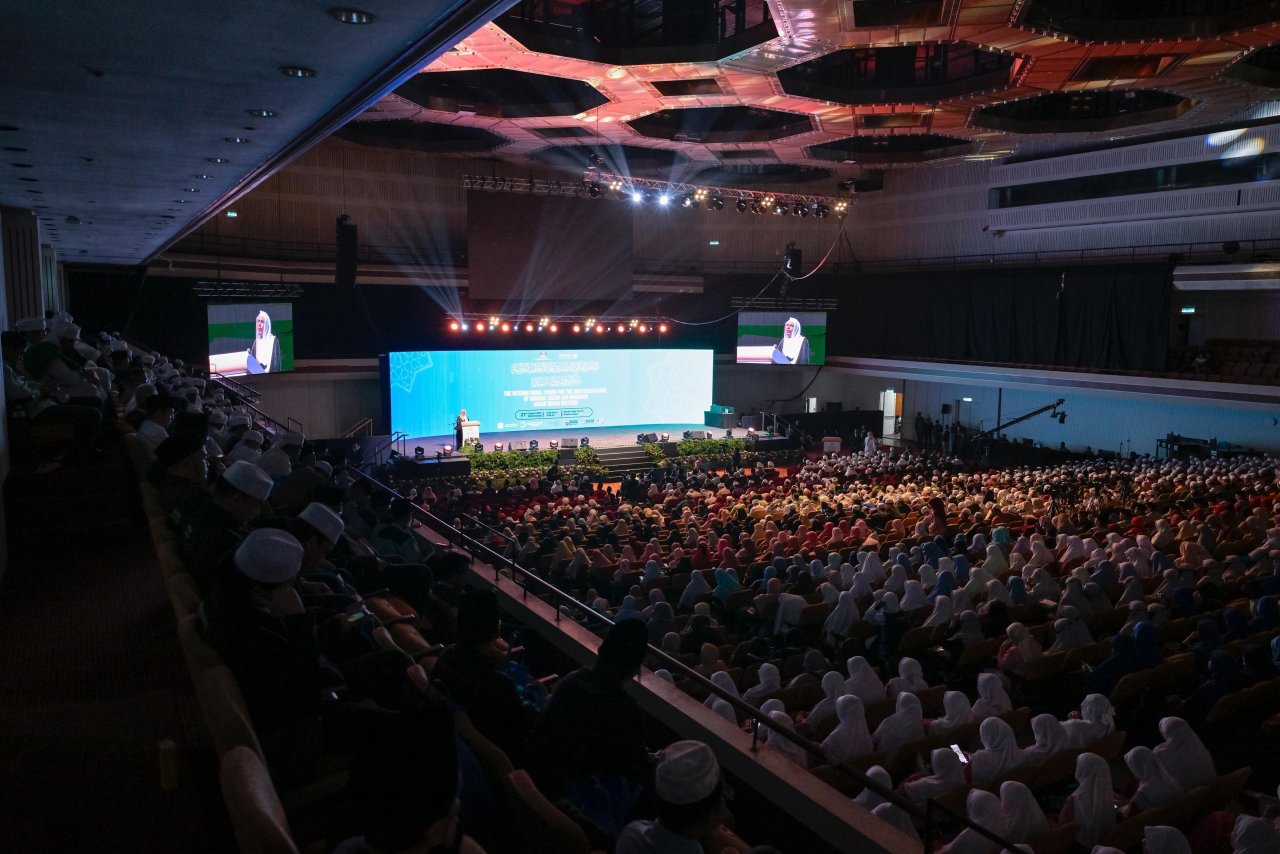 El Secretario General de la Liga del Mundo Islámico ha concluido el Foro Mundial de Certificaciones Coránicas y de Homenaje a los Recitadores de los países de la ASEAN