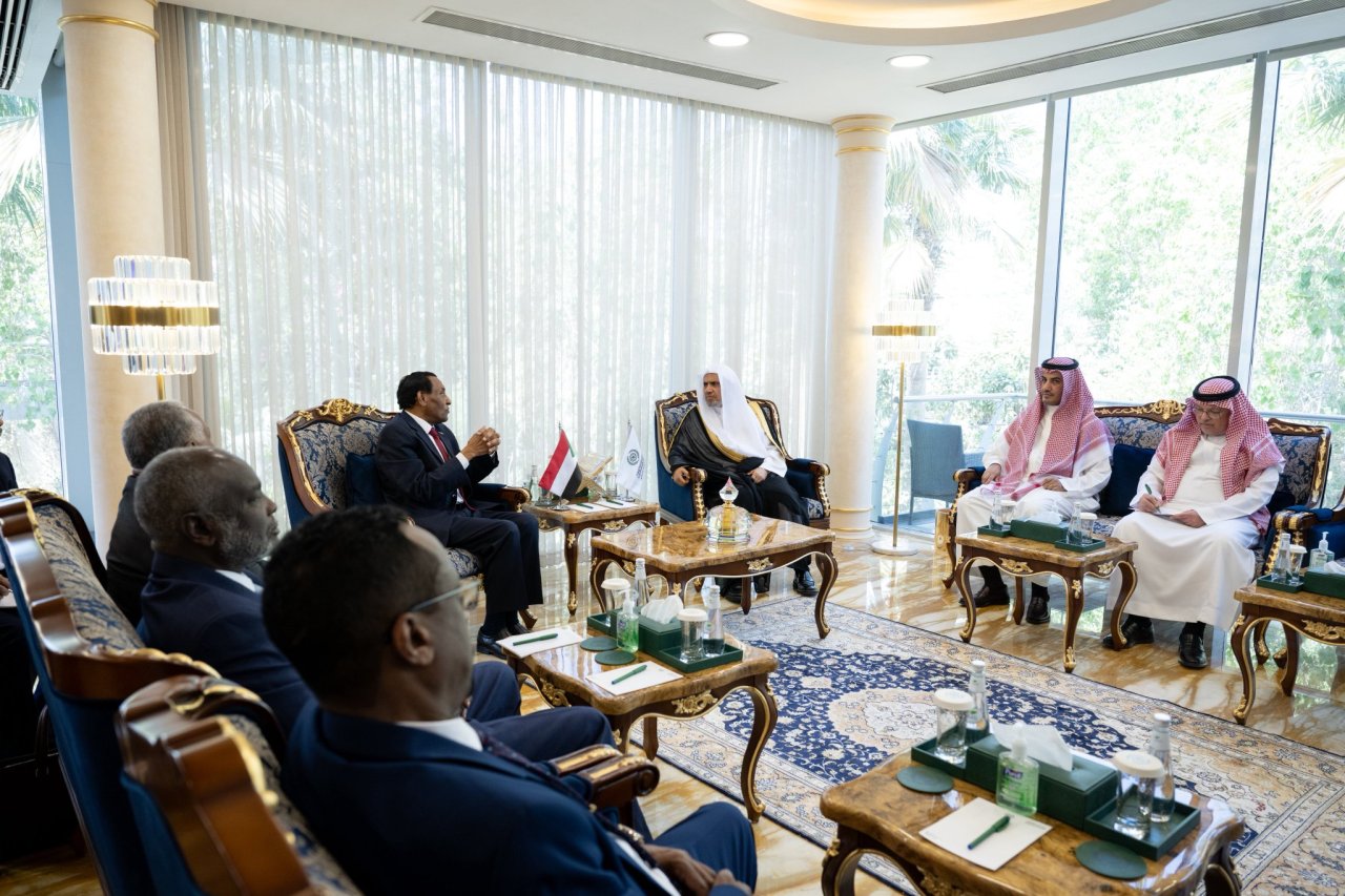 H.E. Sheikh Dr. Mohammed Al-Issa , Secretary-General of the MWL and Chairman of the Organization of Muslim Scholars, met with H.E. Dr. Kamil Idris, Prime Minister of the Republic of Sudan.