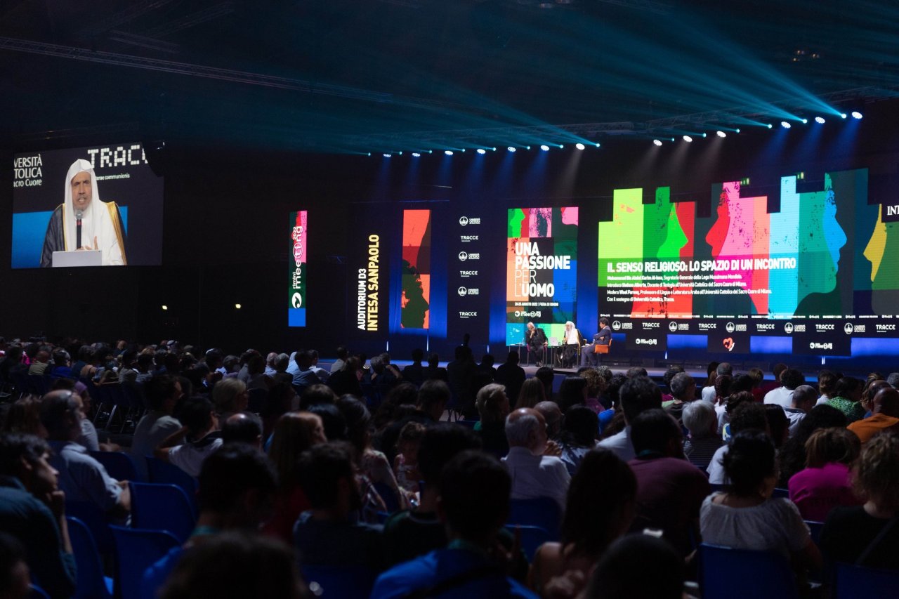 اسلاموفوبیا صرف مسلمانوں کے لئے خطرہ نہیں، بلکہ یہ پوری انسانیت کے لیے ایک سنگین خطرہ ہے، جو اقوام اور معاشروں کے درمیان تفرقہ پیدا کرتا ہے۔ رابطہ عالم اسلامی اس کا مقابلہ وسیع بین الاقوامی اقدامات کے ایک جامع سلسلے کے ذریعے کر رہا ہے