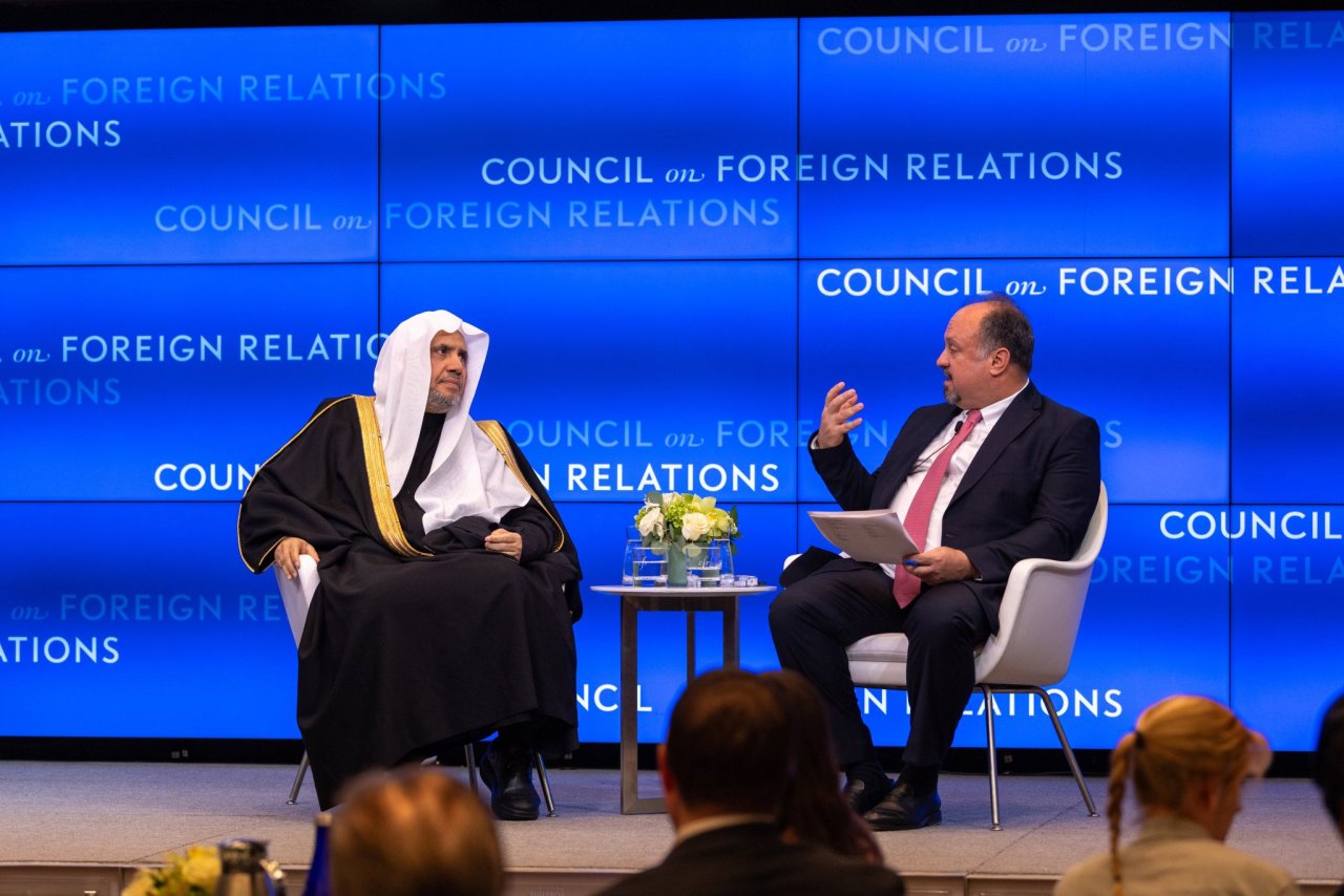 اسلاموفوبیا صرف مسلمانوں کے لئے خطرہ نہیں، بلکہ یہ پوری انسانیت کے لیے ایک سنگین خطرہ ہے، جو اقوام اور معاشروں کے درمیان تفرقہ پیدا کرتا ہے۔ رابطہ عالم اسلامی اس کا مقابلہ وسیع بین الاقوامی اقدامات کے ایک جامع سلسلے کے ذریعے کر رہا ہے