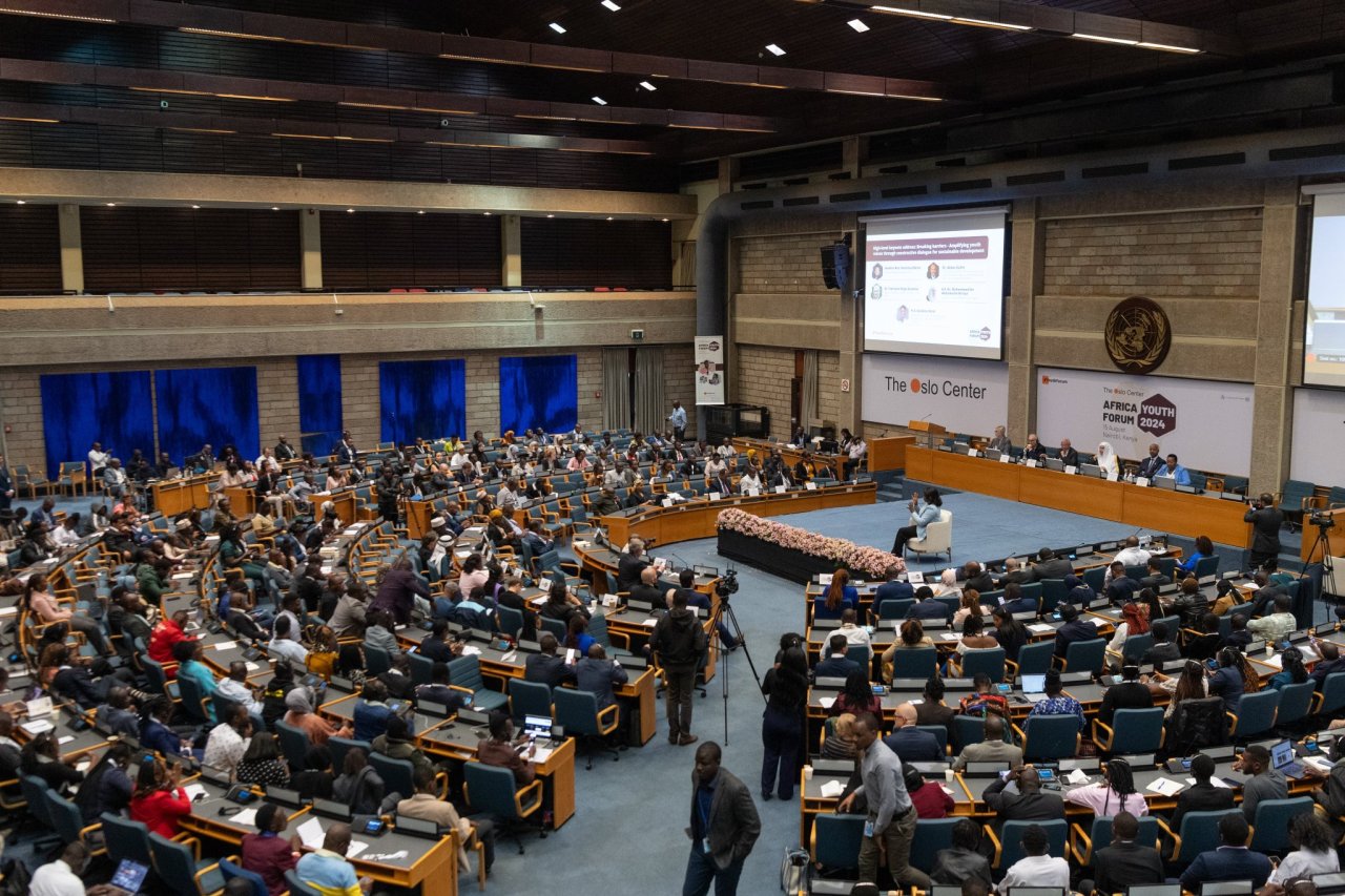 ”نوجوان: حال کے شراکت دار، اور مستقبل کے رہنما“: اپنے اس پیغام سے، جو ہماری اقدار کا ترجمان ہے اور جو تمام جہانوں کے لئے رحمت کا حامل ہے۔  اور اپنی اسلامی تعلیمات پر عمل پیرا ہوتے ہوئے، جن کے بارے میں ہمارے نبیِ مکرم ﷺ نے فرمایا: ”اللہ کے نزدیک سب سے پسندیدہ شخص وہ ہے جو لوگوں کے لئے سب سے زیادہ نفع بخش ہو“۔