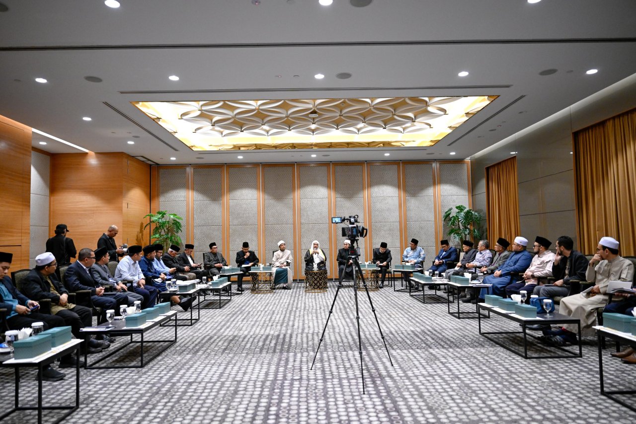 Secretary-General of the Muslim World League Meets with Senior Malaysian Scholars from Across the States