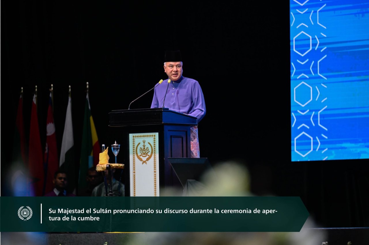 Fotos de la tercera Cumbre internacional de líderes religiosos, con la participación del Secretario General, Presidente del Consejo de Ulemas, el Sheij Dr. Mohammed Al-Issa como orador principal en la ceremonia de apertura