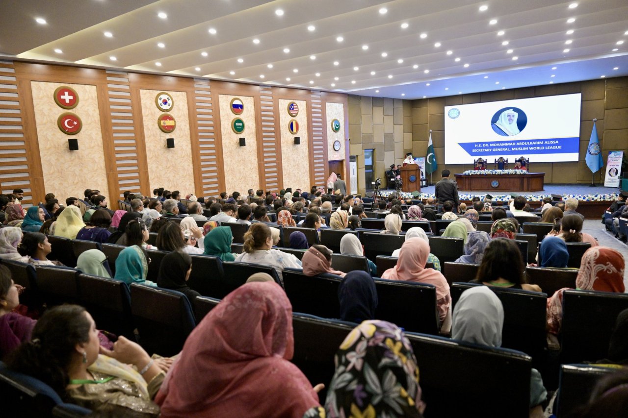 الجامعةُ الوطنيةُ في العاصمة الباكستانية "إسلام آباد"، تمنحُ معاليَ الأمين العام، رئيسَ هيئة علماء المسلمين، فضيلةَ الشيخ د.⁧‫ محمد العيسى‬⁩‬⁩، شهادةَ الدكتوراه الفخرية في فلسفة العلاقات الدولية