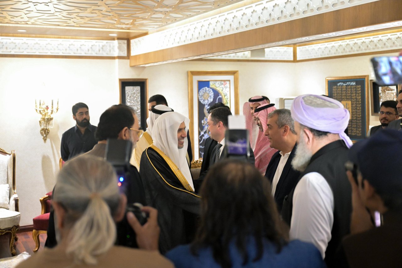‏أقام معالي السيناتور ورجل الأعمال الوجيه: طلحة محمود، مأدبةَ عشاءٍ، احتفاءً بزيارة معالي الأمين العام، رئيسِ هيئة علماء المسلمين، فضيلةِ الشيخ د.⁧‫محمد العيسى‬⁩‬⁩، وسطَ حضورِ عددٍ من الشخصيات الوزاريّة والبرلمانيّة والدبلوماسيّة