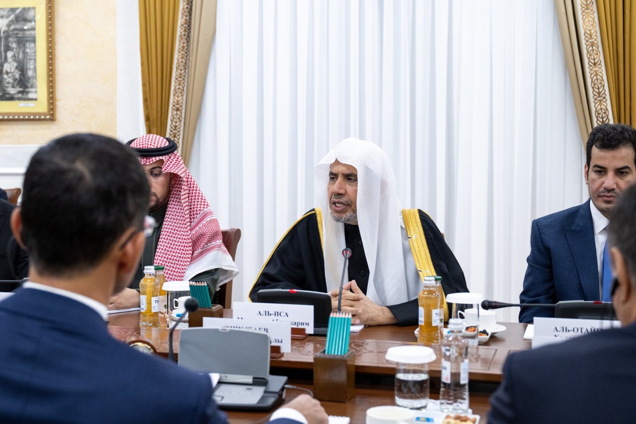 El Secretario General de la Liga del Mundo Islámico, Presidente del Consejo de Ulemas, el Sheij Mohammed Al-Issa, fue recibido por el Parlamento de Kazajistán, en su sede de la capital, Astaná.