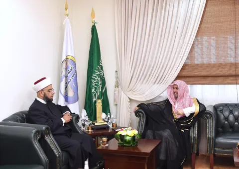 His Excellency the S.G. received in his Riyadh Office this afternoon His Eminence Sheikh Naji Allouche a scholar from Lebanon